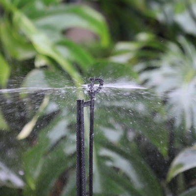 Ingeniería Plástico neumático triangular de tipo G Agricultura y silvicultura Riego Microsprinkler rotativo