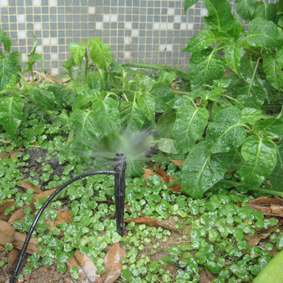 Ingeniería de plástico en el suelo del jardín de la granja de riego de rociadores con 0-1,3M radio de rociado