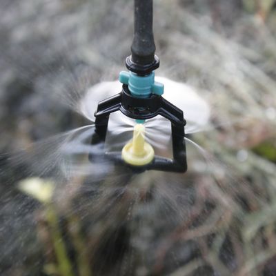 Sprinkler giratorio de atomización refractiva duradero para riego de granjas Garden 360
