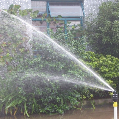 Agua y espacio de la habitación con boquilla de salida múltiple de 360 sprinkler de riego de jardín para patio