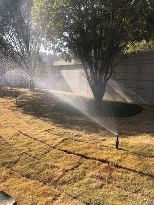 Rociador de agua de riego de rociado circular completo de 360 grados para jardín de mediano tamaño